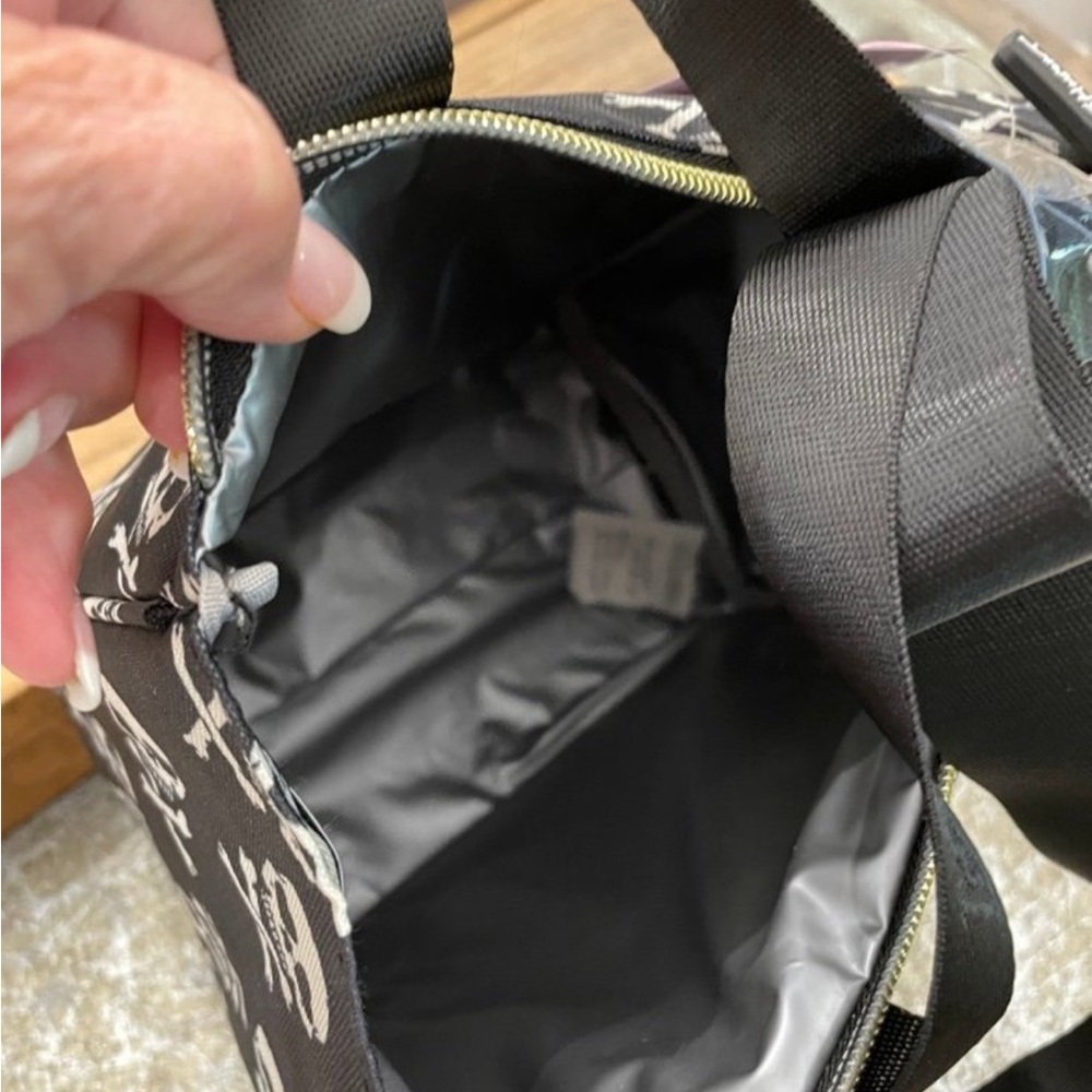 BETSEY JOHNSON BLACK SKULL INSULATED LUNCH TOTE NWT - Picture 6 of 10